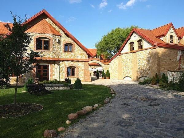 Zajazd Kmicic Zemborzyce Dolne Exterior photo