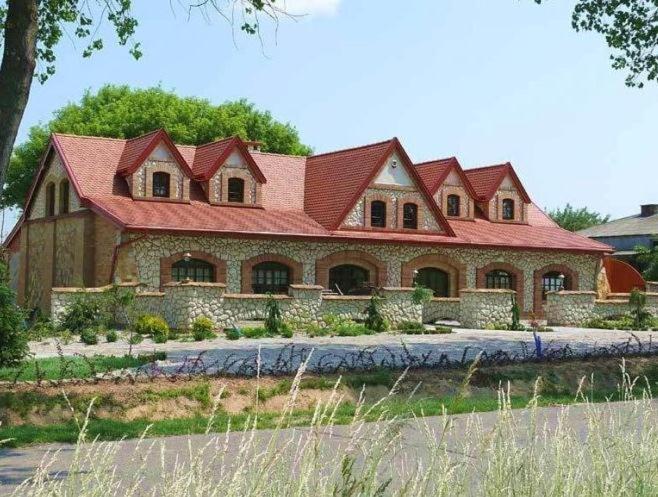 Zajazd Kmicic Zemborzyce Dolne Exterior photo
